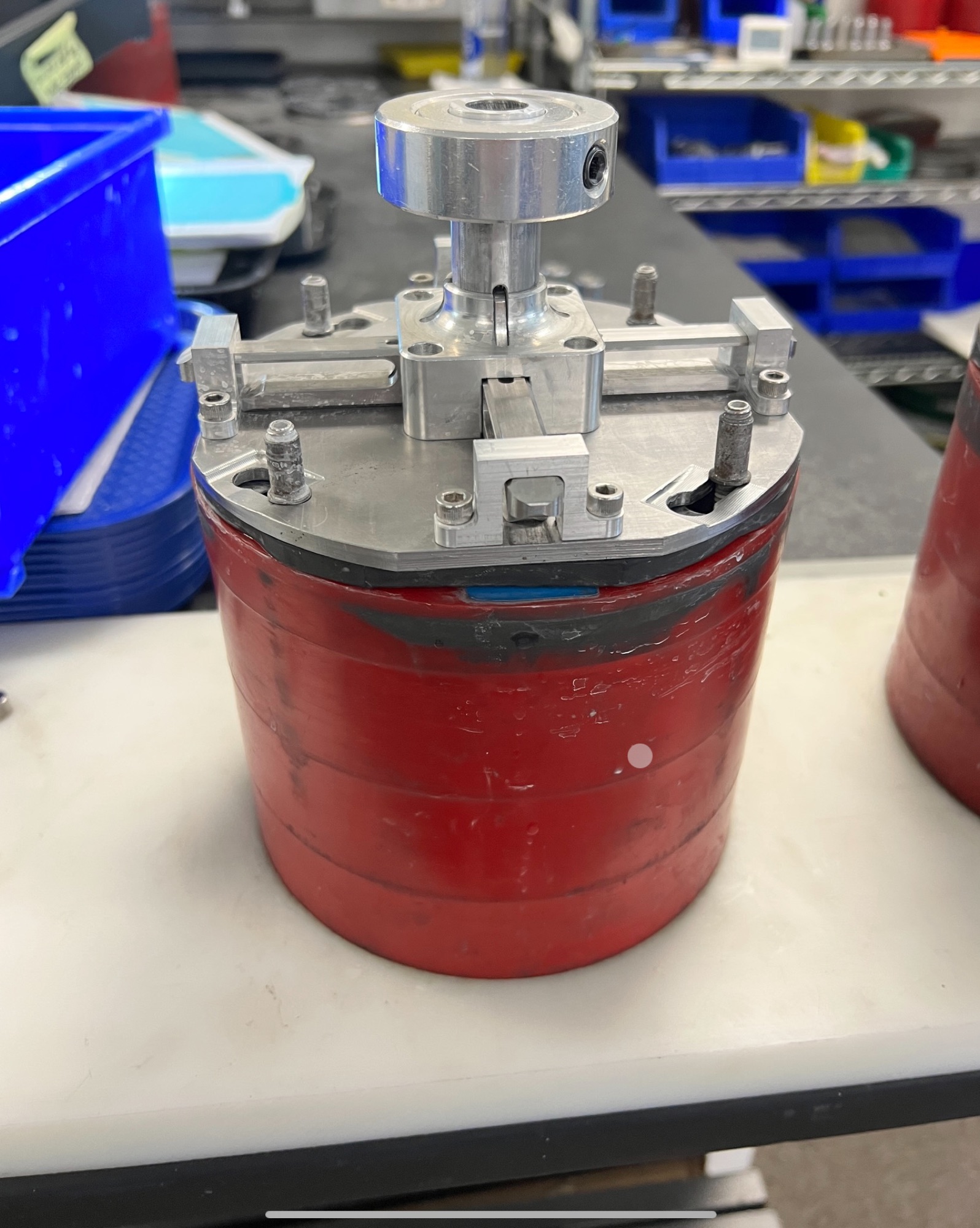 Lid attached via quick-release